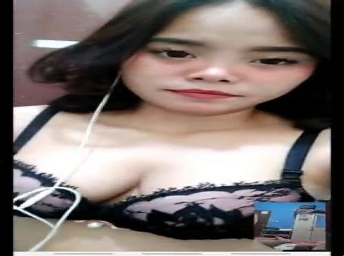 Gosok payudara Anda agar pacar Anda dapat melihatnya