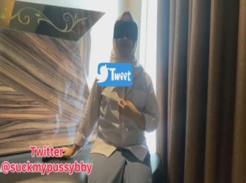 Idola pertunjukan langsung yang cantik