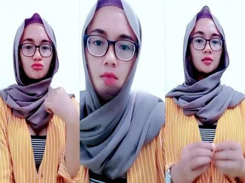 Bokep Indo Yulia Ukhty Nakal Live Show
