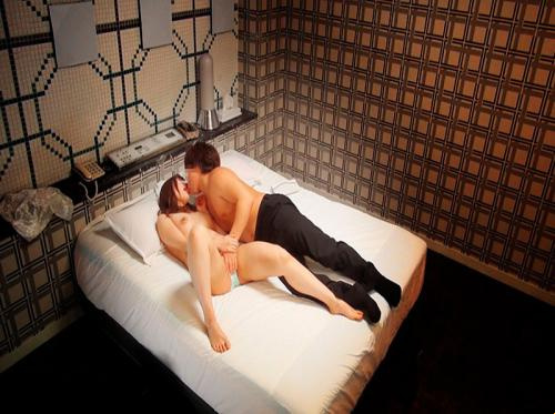 Ajak teman sekelasmu ke hotel cinta setelah reuni kelas