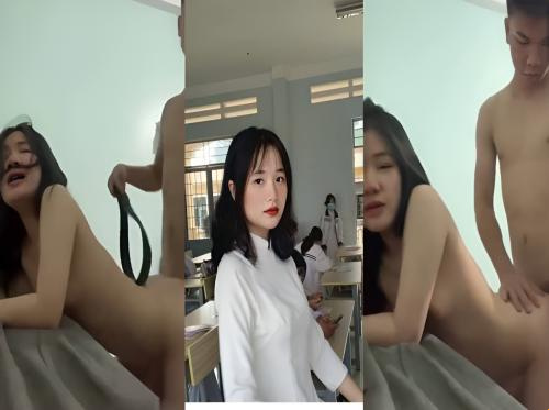 Merayakan dengan siswi cantik berbokong besar....